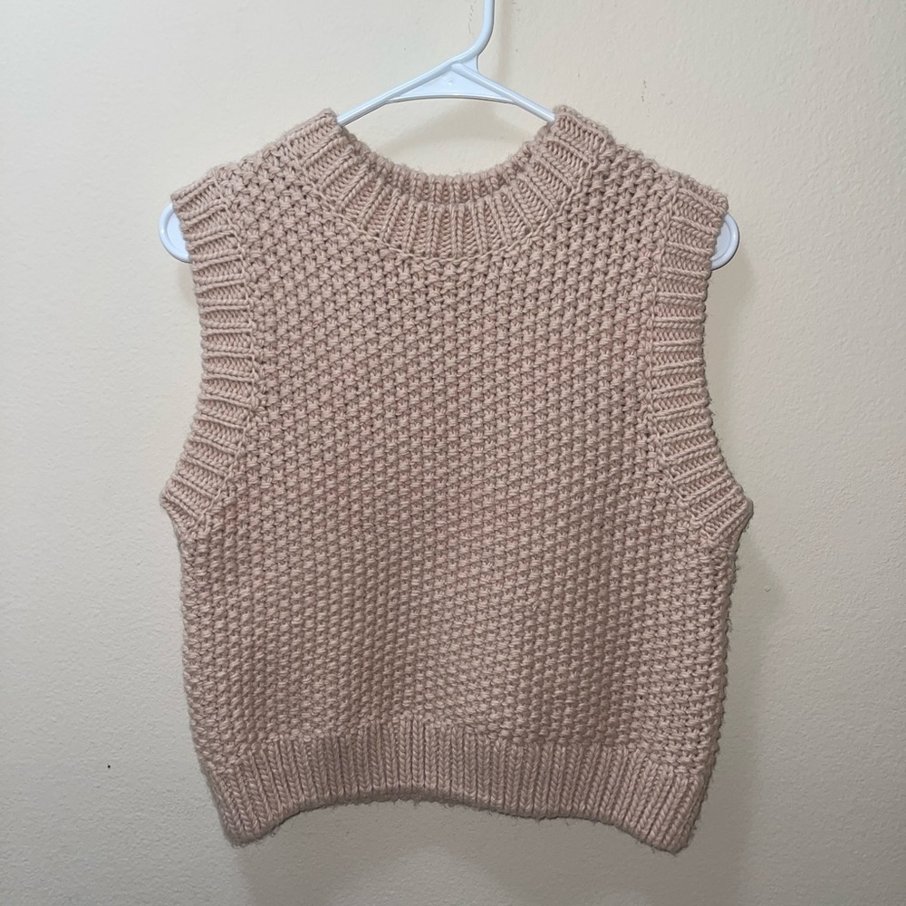 Pink top/sweater vest- Size small